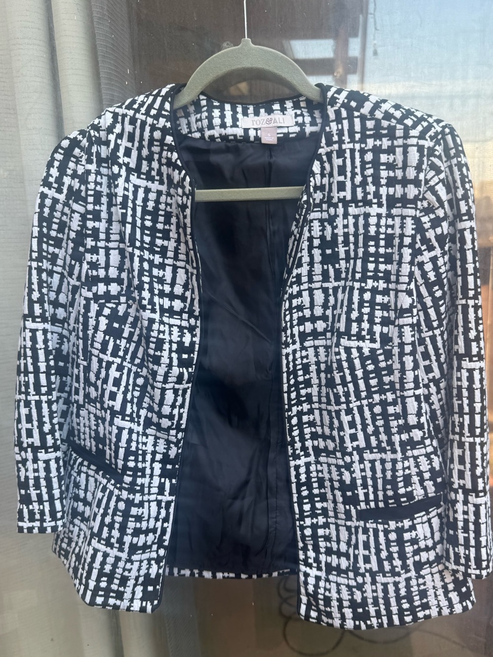 Roz & Ali Black and White Open-Front Patterned Blazer